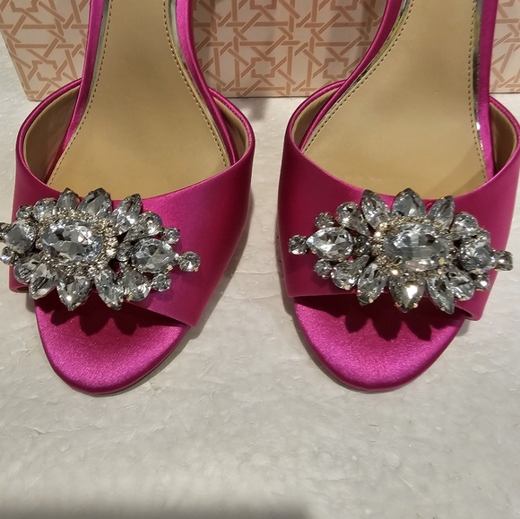 Badgley Mischka Jewel Pumps Brand New - Picture 2 of 8